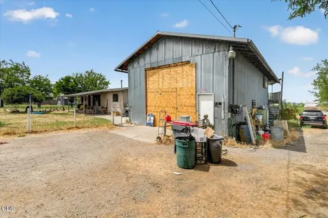 1745 E Gregory Central Point OR 97502