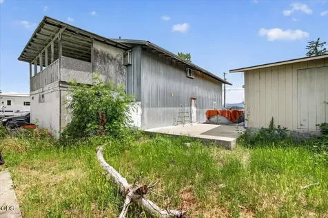 1745 E Gregory Central Point OR 97502