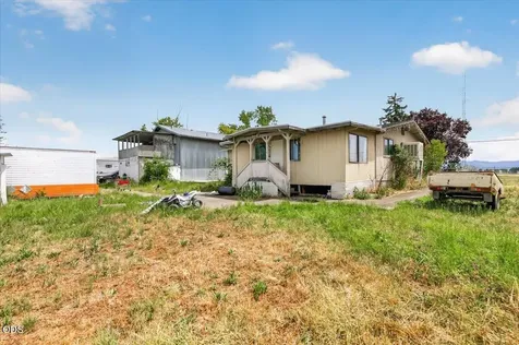 1745 E Gregory Central Point OR 97502