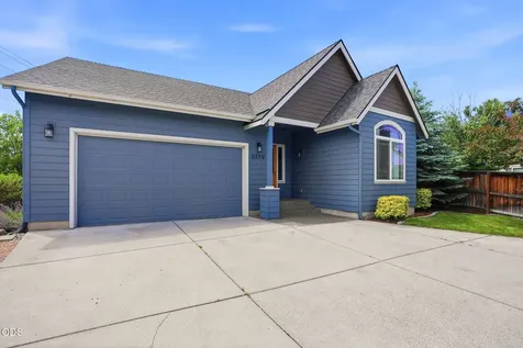 3279 NE Jonahs Court Bend OR 97701