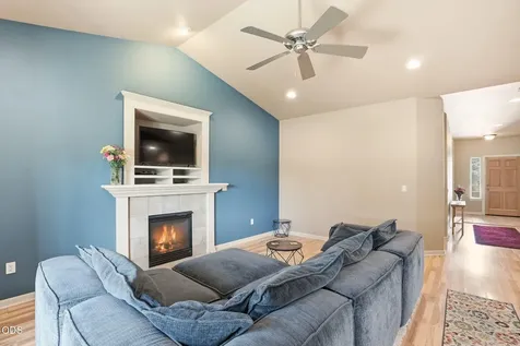 3279 NE Jonahs Court Bend OR 97701