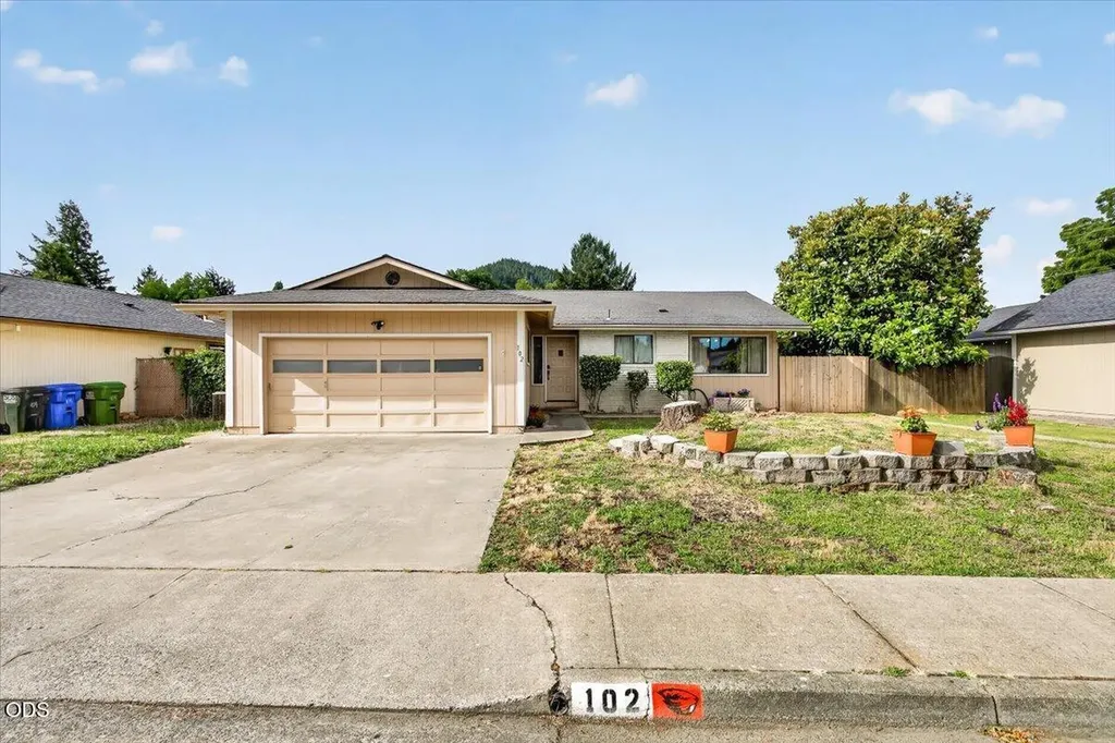 102 Hickory Drive Rogue River OR 97537