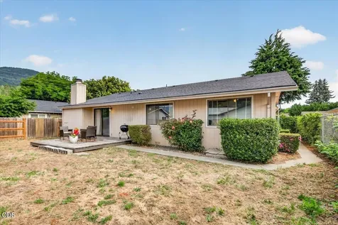 102 Hickory Drive Rogue River OR 97537