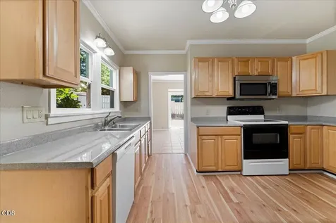 300 Sunrise Avenue Medford OR 97504