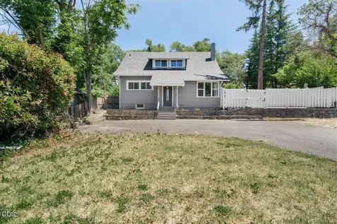 300 Sunrise Avenue Medford OR 97504