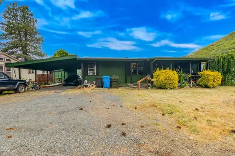 20 Brophy Way Shady Cove OR 97539