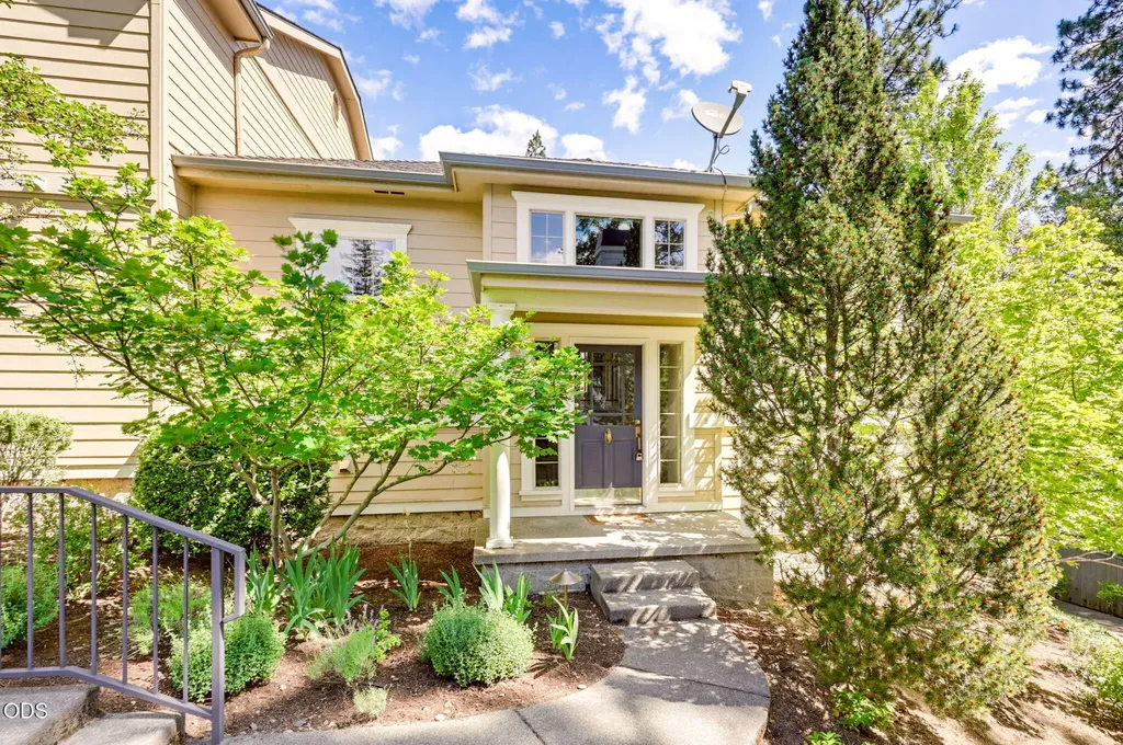 461 Holly Street Ashland OR 97520