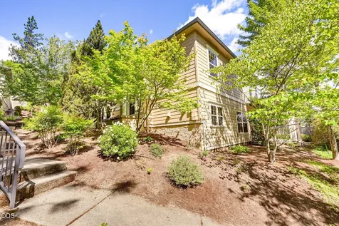 461 Holly Street Ashland OR 97520