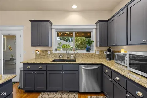 523 Meadowbrook Drive Central Point OR 97502