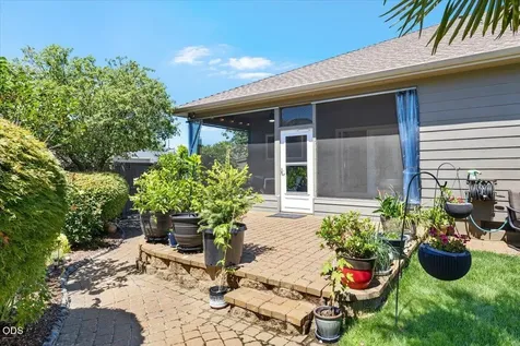 523 Meadowbrook Drive Central Point OR 97502