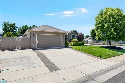 523 Meadowbrook Drive Central Point OR 97502