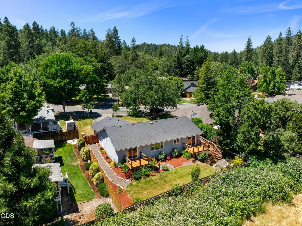 2503 NW Lassen Way Grants Pass OR 97526
