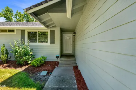 2503 NW Lassen Way Grants Pass OR 97526