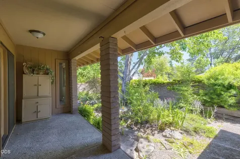 1325 NW Lawnridge Avenue Grants Pass OR 97526