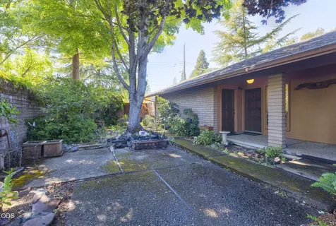 1325 NW Lawnridge Avenue Grants Pass OR 97526
