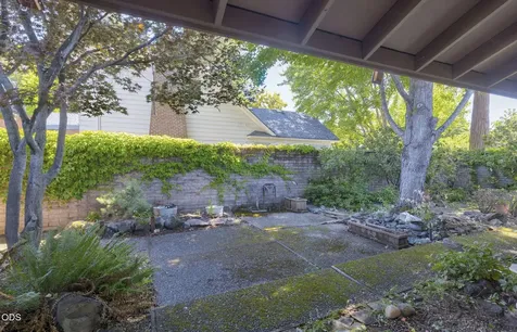 1325 NW Lawnridge Avenue Grants Pass OR 97526