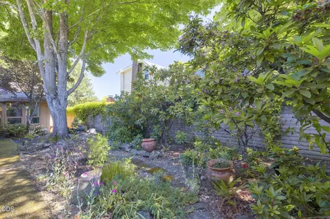 1325 NW Lawnridge Avenue Grants Pass OR 97526