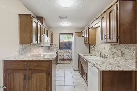 1325 NW Lawnridge Avenue Grants Pass OR 97526