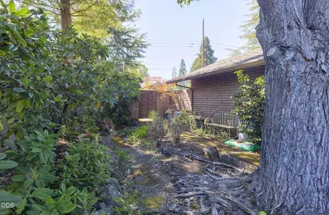 1325 NW Lawnridge Avenue Grants Pass OR 97526