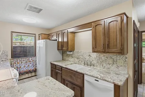 1325 NW Lawnridge Avenue Grants Pass OR 97526