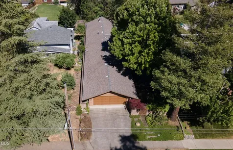 1325 NW Lawnridge Avenue Grants Pass OR 97526