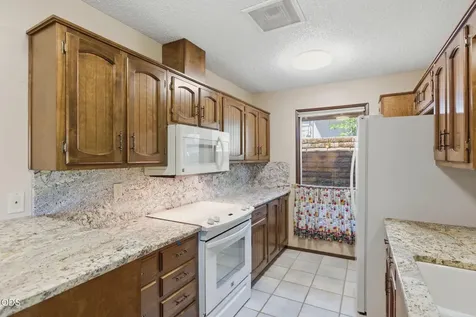 1325 NW Lawnridge Avenue Grants Pass OR 97526