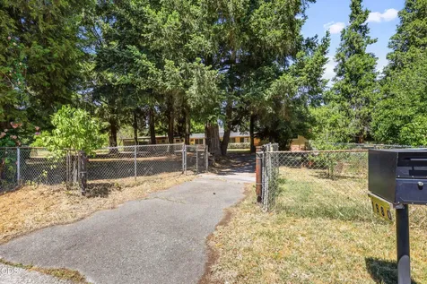 1980 Mccarter Lane Grants Pass OR 97527