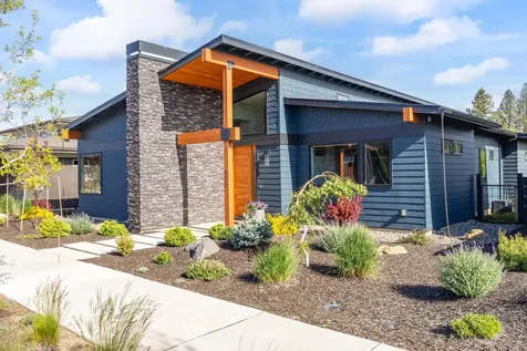 490 E Diamond Peak Avenue Sisters OR 97759