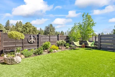 490 E Diamond Peak Avenue Sisters OR 97759