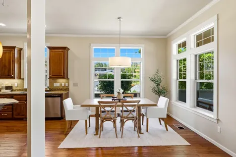 403 Briscoe Place Ashland OR 97520