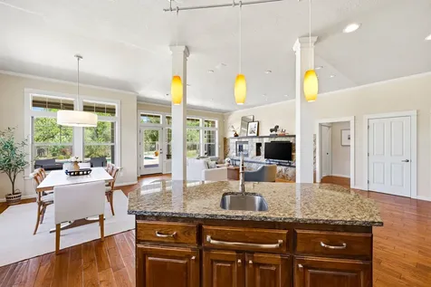 403 Briscoe Place Ashland OR 97520