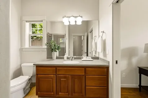 403 Briscoe Place Ashland OR 97520