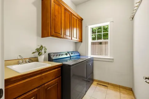 403 Briscoe Place Ashland OR 97520