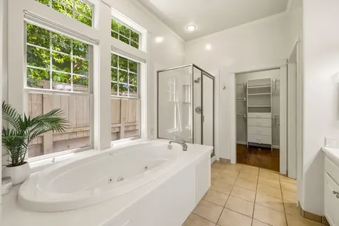 403 Briscoe Place Ashland OR 97520
