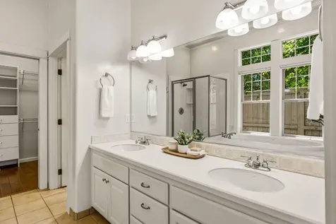 403 Briscoe Place Ashland OR 97520