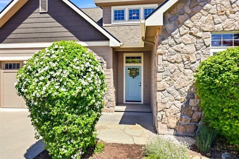403 Briscoe Place Ashland OR 97520