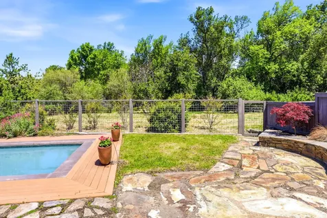 403 Briscoe Place Ashland OR 97520