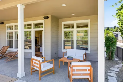 403 Briscoe Place Ashland OR 97520