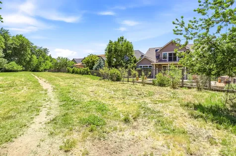 403 Briscoe Place Ashland OR 97520