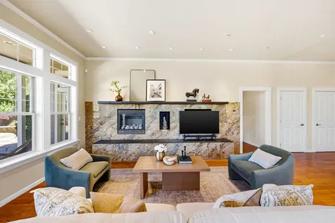 403 Briscoe Place Ashland OR 97520