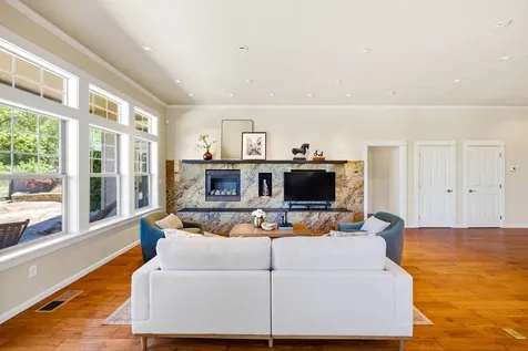 403 Briscoe Place Ashland OR 97520
