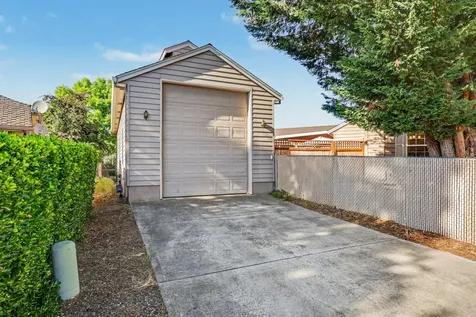 2769 Stonebrook Drive Medford OR 97504