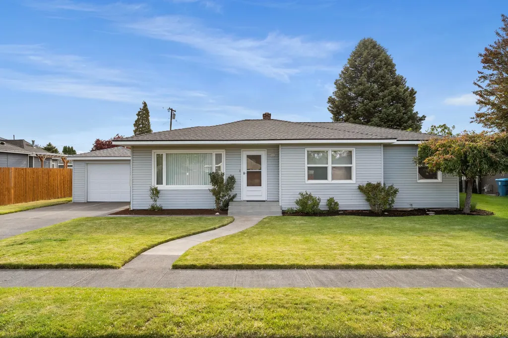 946 SW 13th Street Redmond OR 97756