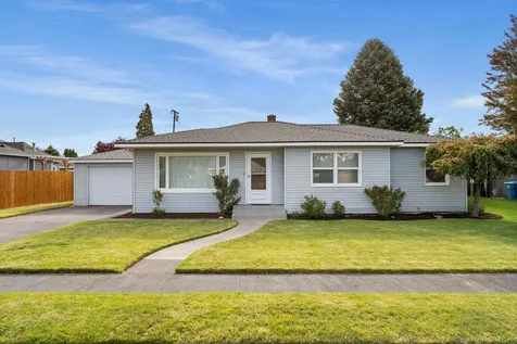 946 SW 13th Street Redmond OR 97756