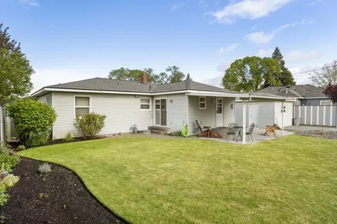 946 SW 13th Street Redmond OR 97756