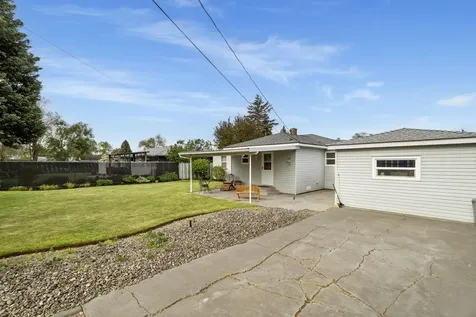 946 SW 13th Street Redmond OR 97756