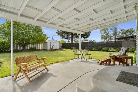 946 SW 13th Street Redmond OR 97756