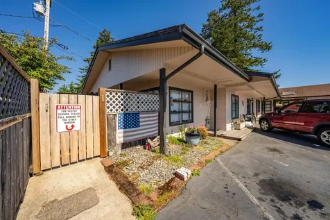 542 Pacific Avenue Brookings OR 97415