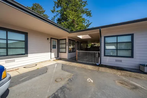 542 Pacific Avenue Brookings OR 97415