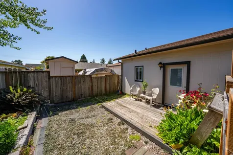 542 Pacific Avenue Brookings OR 97415
